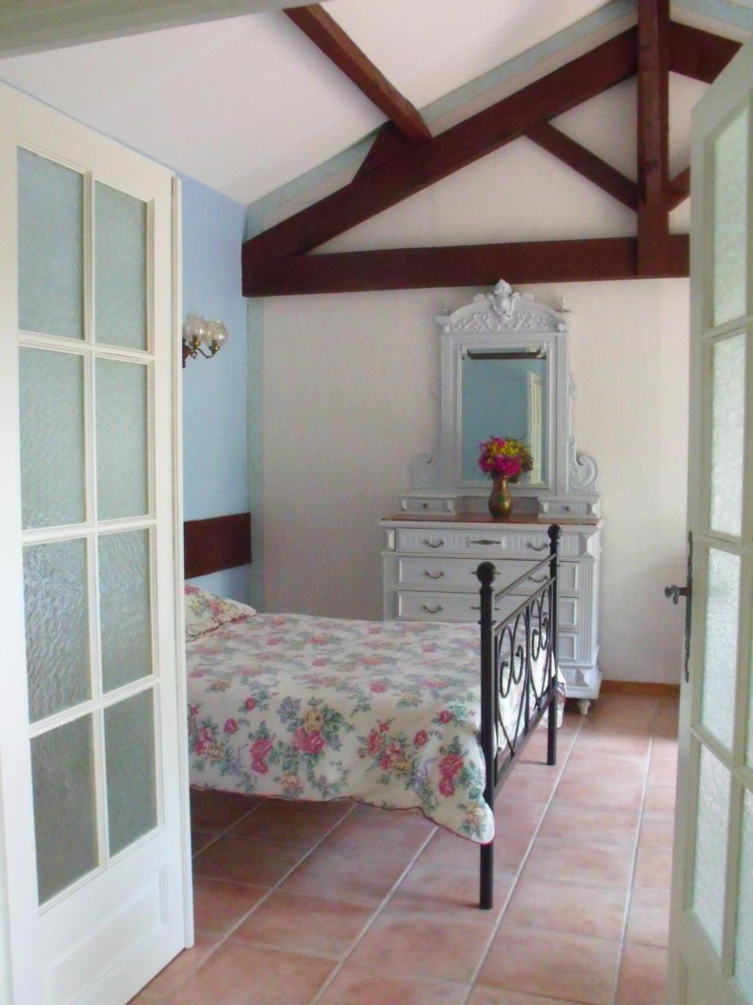 Domaine De La Marseillaise Apartment La Crau Room photo
